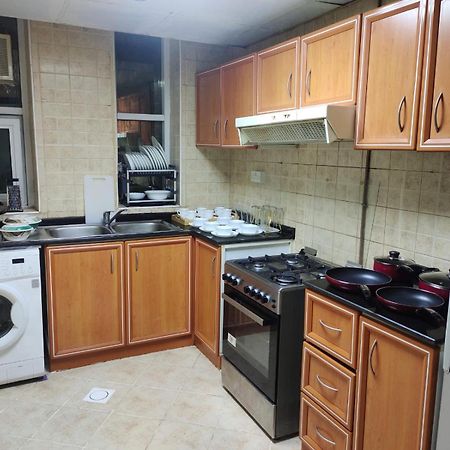 Arnim Suite - 3 Bedrooms Apartment Шарджа Екстер'єр фото