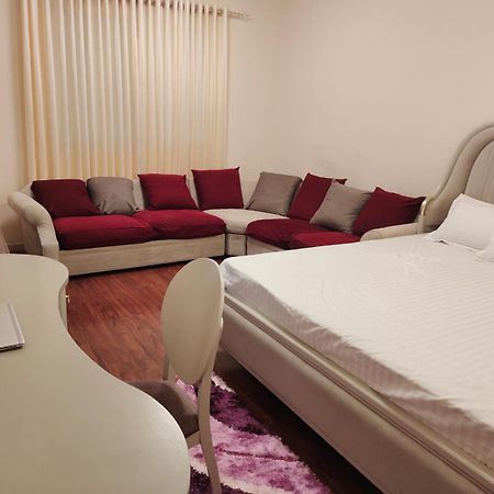 Arnim Suite - 3 Bedrooms Apartment Шарджа Екстер'єр фото