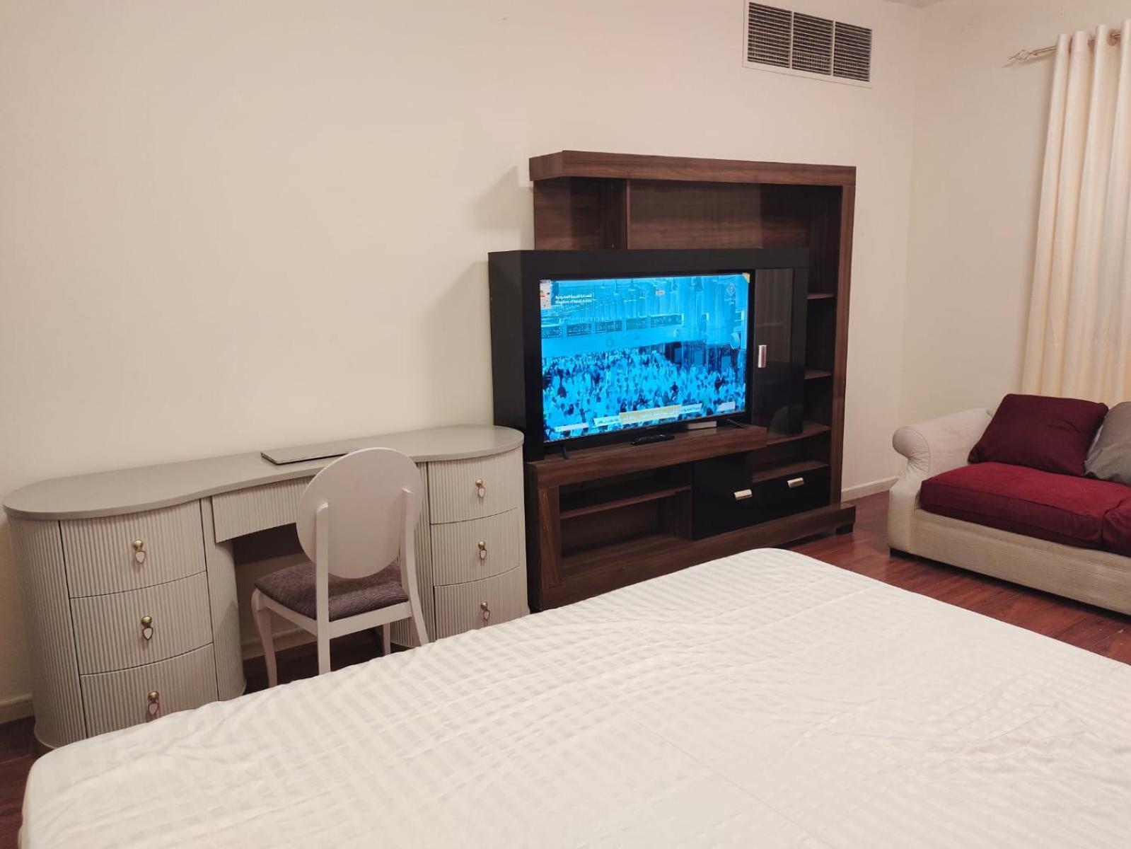 Arnim Suite - 3 Bedrooms Apartment Шарджа Екстер'єр фото