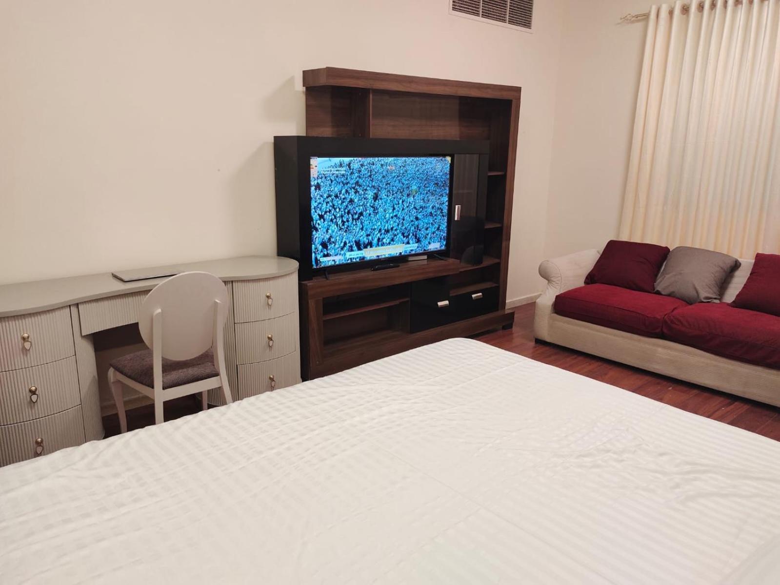 Arnim Suite - 3 Bedrooms Apartment Шарджа Екстер'єр фото