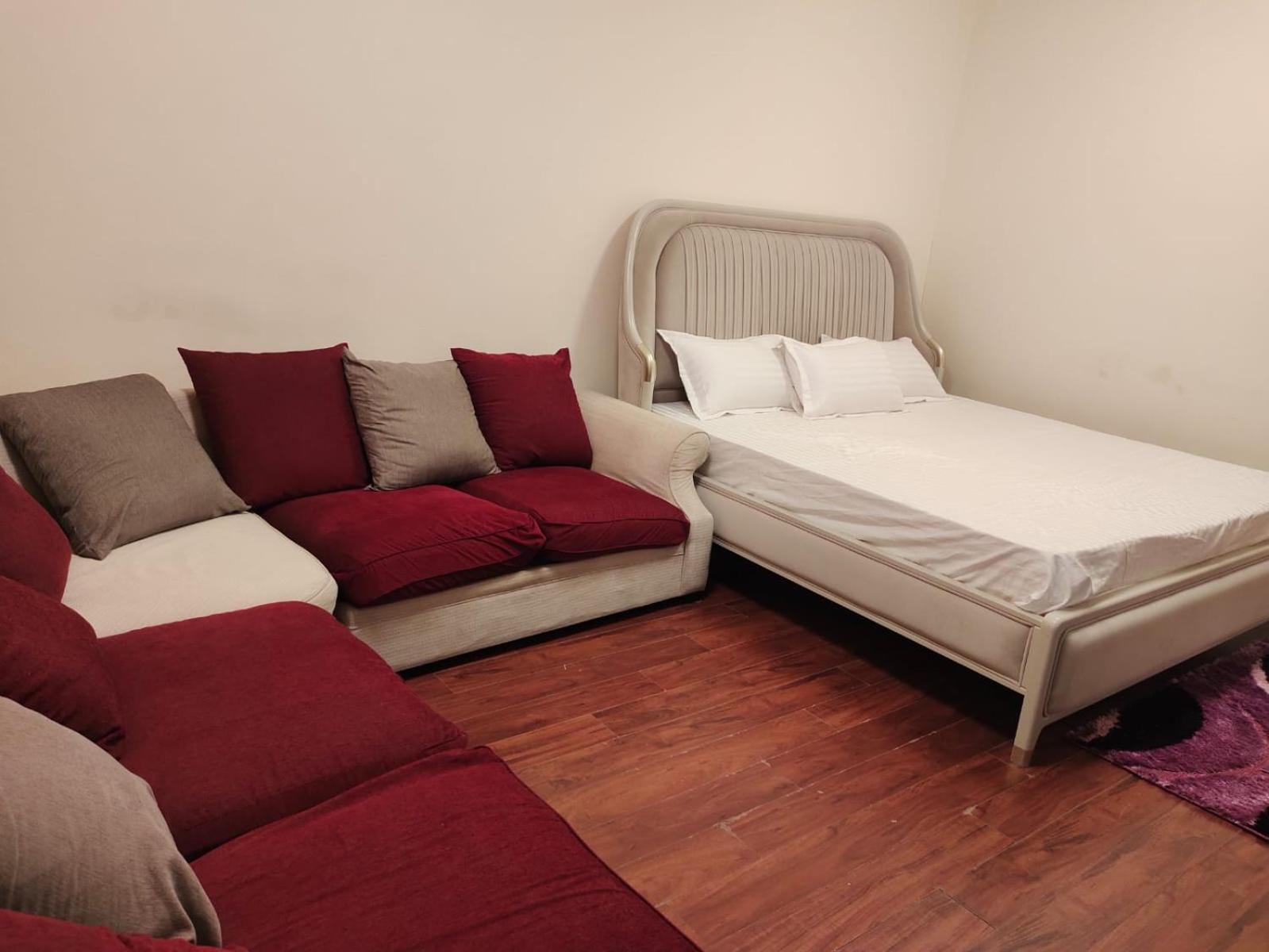 Arnim Suite - 3 Bedrooms Apartment Шарджа Екстер'єр фото