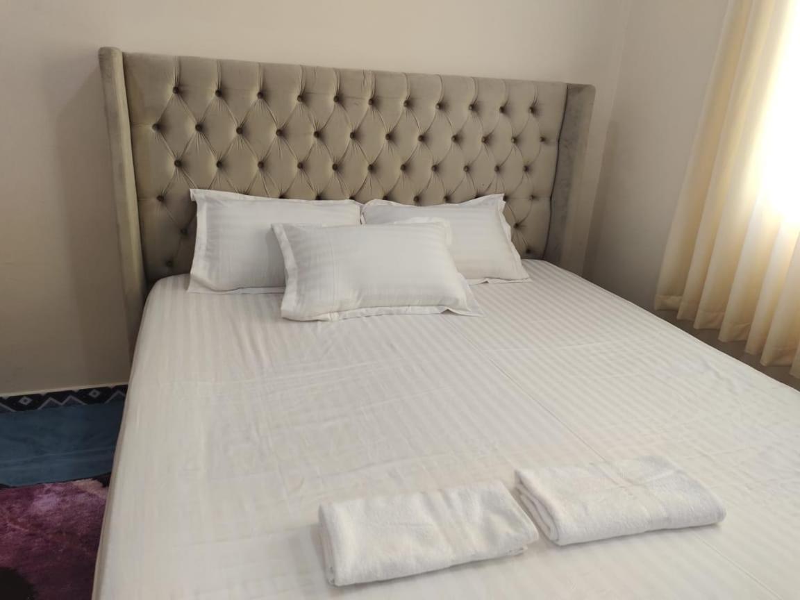 Arnim Suite - 3 Bedrooms Apartment Шарджа Екстер'єр фото