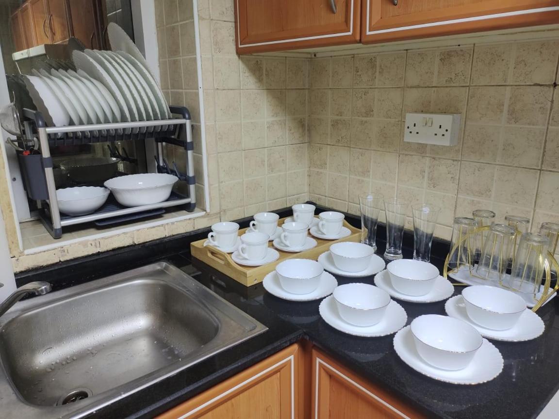 Arnim Suite - 3 Bedrooms Apartment Шарджа Екстер'єр фото